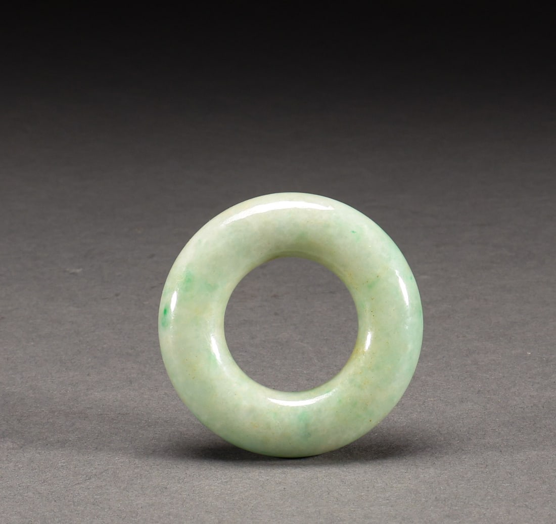 Qing Dynasty Jade Robe Ring: Qing Dynasty Floating Green Old Jade Thick Strip Safety RingSize outer diameter 3cm - strip thickness 1.5cm, weight 69g; emerald color floating dye transparent and warm, thick and full shape, antique 