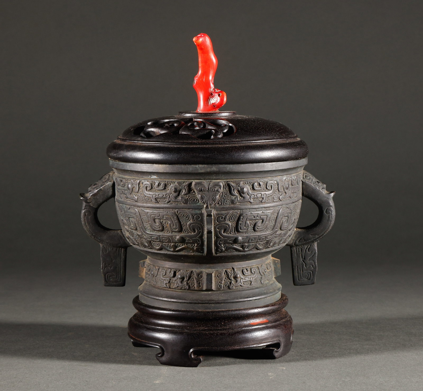 Reflux Qing Dynasty Copper Double Ear Aromatherapy Stove: Antique beast face pattern double ear copper fumigation furnace setSpecification: Height 20-Width 12cm, Weight 769 grams; The furnace body is adorned with antique and gluttonous decorations, animal he