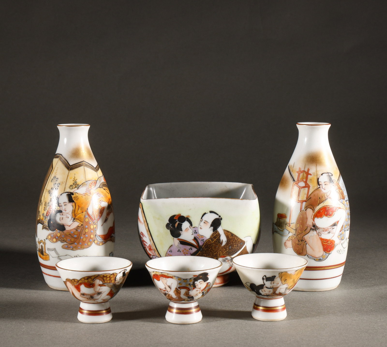 A set of Jiugu Spring Palace wine glasses: Colorful character story set wine setThe specification of the wine pot is 13-6cm in height and 4-5cm in diameter, with a total weight of 548g. Each pot consists of two wine pots, a wine divider, and t