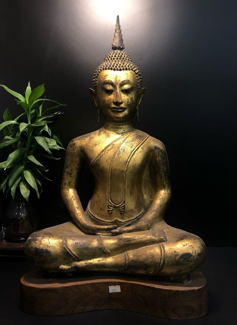 Early Qing Dynasty Southern Transmission Buddha Statue: Large bronze gilded seated Buddha statueSpecification: Height 58cm - Width 37cm, originally equipped with solid wood base; Crafted from refined copper, gilded throughout, the Buddha sits cross legged 