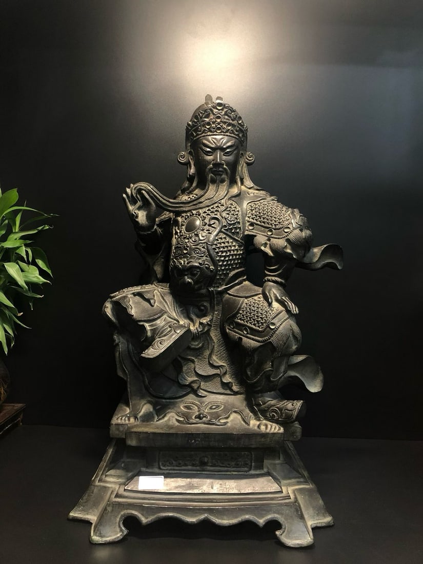 Bronze Statue of Guan Sheng Emperor in the Qing Dynasty: Heavy duty bronze sculpture sitting like Guan Gong ornamentSpecification: 60-36cm high and 36cm wide, with a net weight of 35kg; made of thick and refined copper casting, with a royal crown and milita