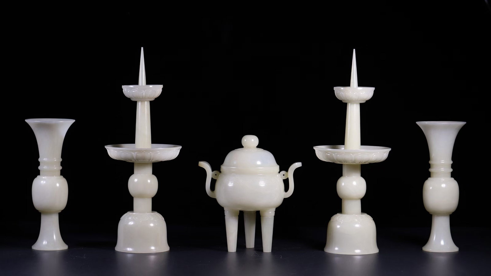 The first five offerings of Hotan Jade Buddha in the Qing Dynasty (1 of 9)