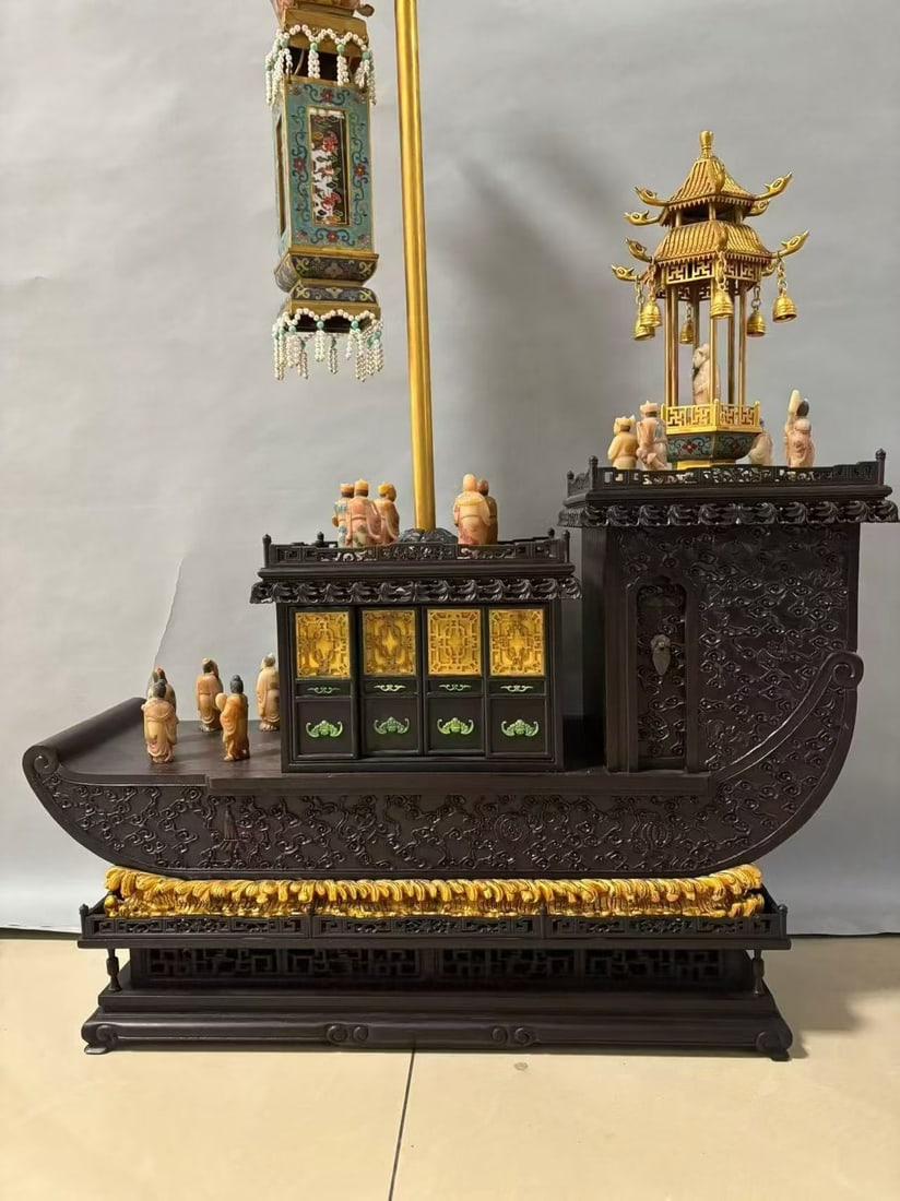 Qing Dynasty rosewood boat, cloisonn ?? agate accessories: Purple sandalwood carved exquisite multi treasure large treasure boat ornamentThe specification is 80-100cm high and 100cm long. The whole body of the rosewood hull is fully carved with decorative pat
