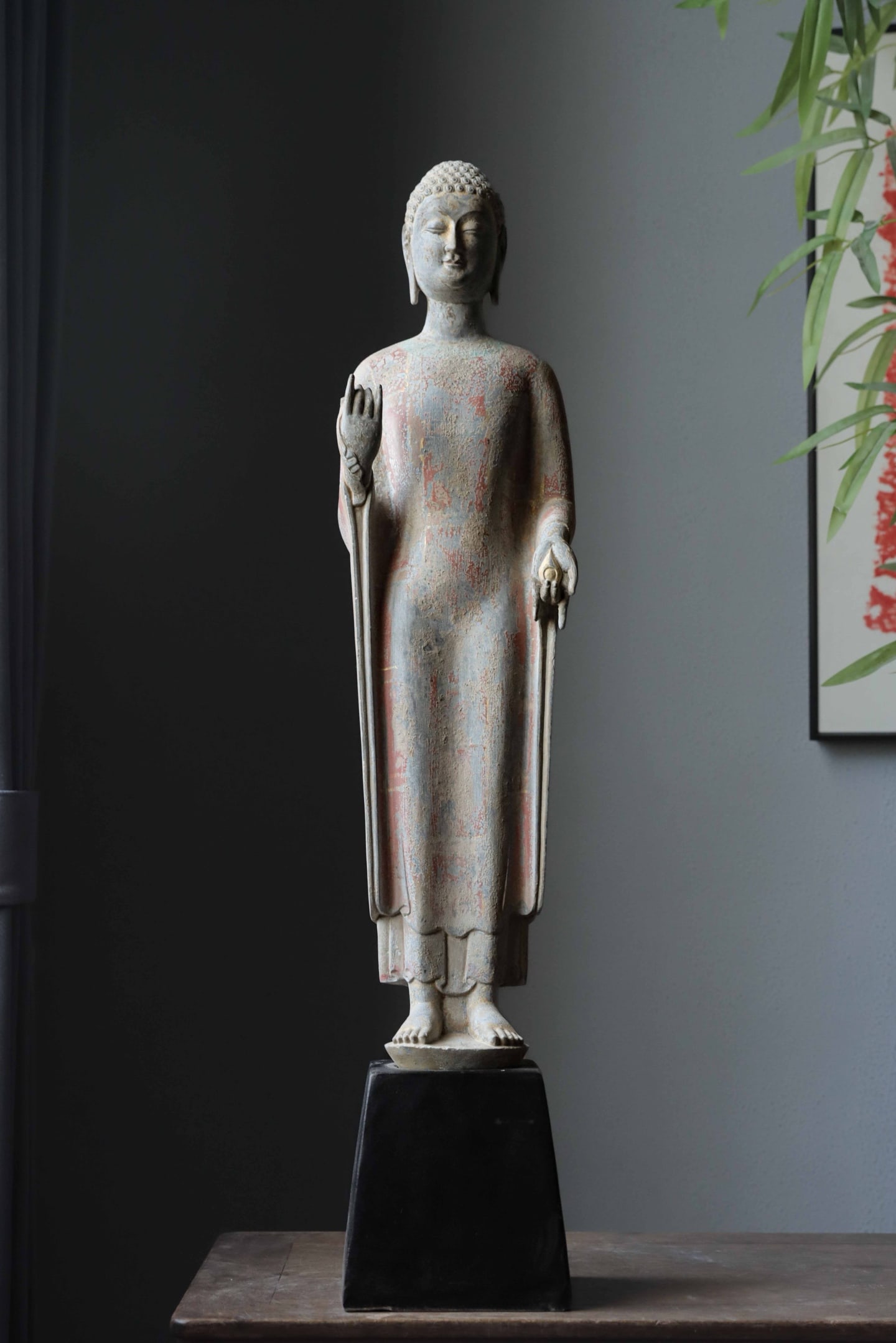 Before the Ming Dynasty, there was a statue of Shakyamuni Buddha in bluestone: Qingshi Ancient Color Shakyamuni Standing Buddha OrnamentSpecification: 70-17cm high and 17cm wide, fearless seal holding pearl standing statue, with remnants of old colored paintings, weathered and t