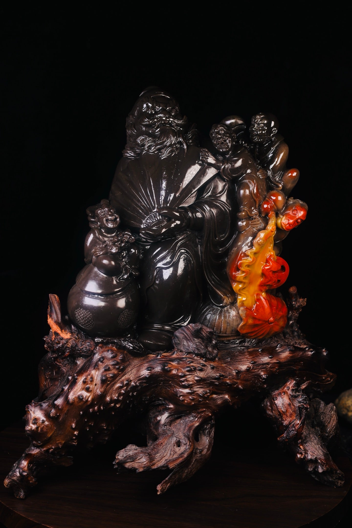 Qing Dynasty Shoushan Stone Zhong Kui Statue: Shoushan Stone Beautiful Color Zhong Kui Blessing OrnamentThe specification is 23-18cm high and 18cm wide, weighing 4469g. It features intricate and vivid carvings of figures and flame patterns, with 