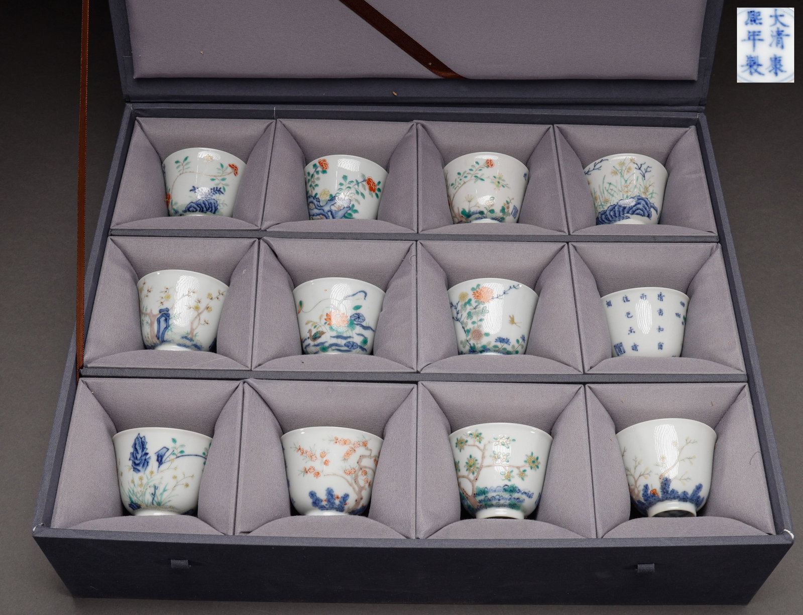 Qing Dynasty Pink Twelve Flower God Cup: Complete set of colorful twelve flower God Cup made in the Kangxi reign of the Qing DynastySpecification: A single cup with a height of 4.8-6.4cm and a diameter of 6.4cm, with a total weight of 380g. 