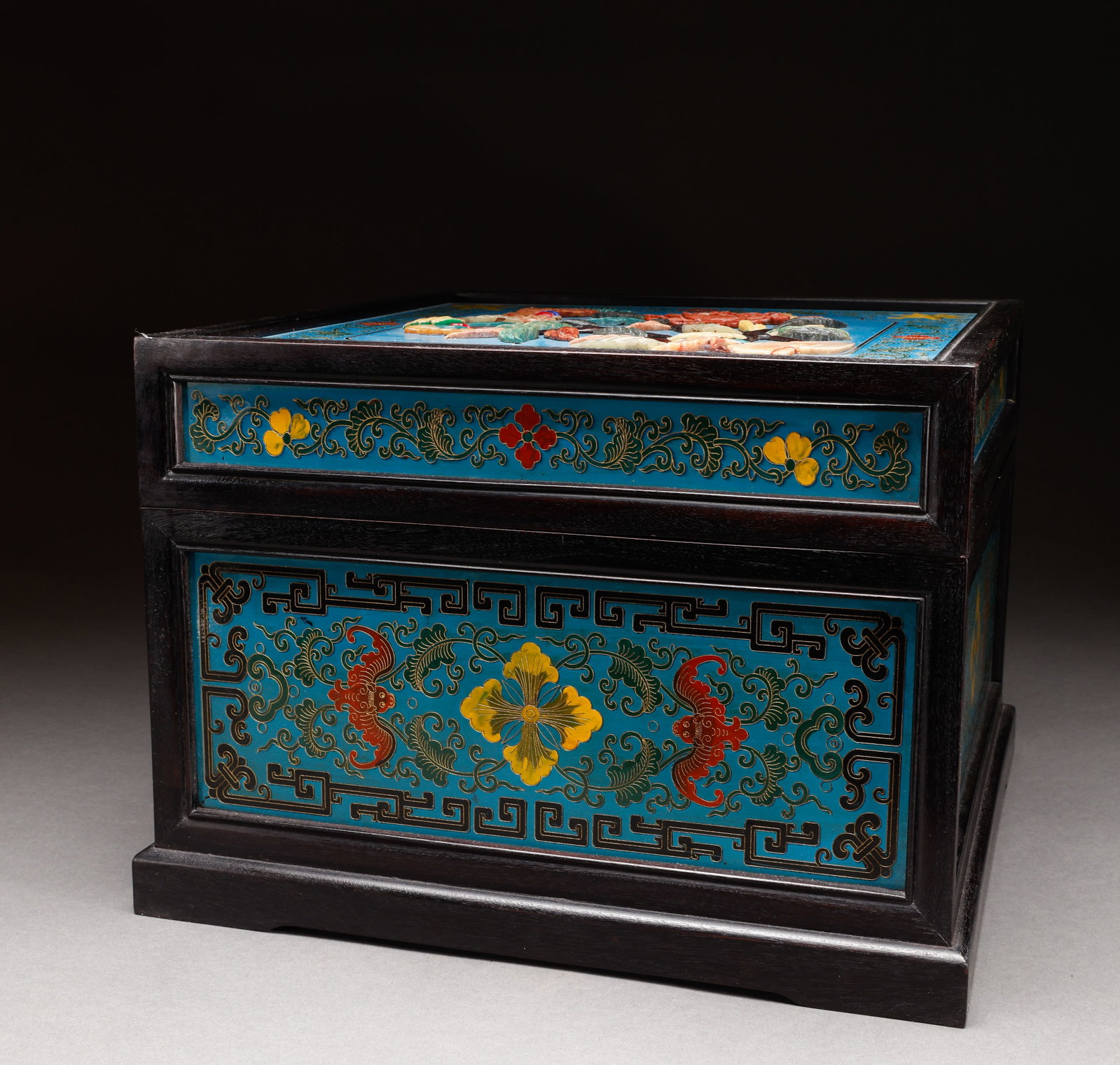 Qing Dynasty rosewood inlaid copper body cloisonn ?? storage box: Purple sandalwood frame, blue ground, gold embossed, hundred treasures embedded, multi treasure storage boxSpecification: 27-36cm high and 36cm wide. The top is decorated with a hundred treasures embe