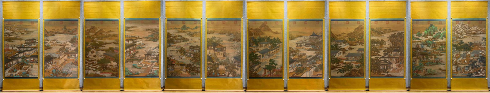 Lang Shining's December Edict Silk Scroll: The ancient silk edition features twelve screens for the Royal Garden Moon Festival scenery, with a single axis size of 136cm in height and 13cm in width. The Ming Dynasty's Huangjinling is exquisitel