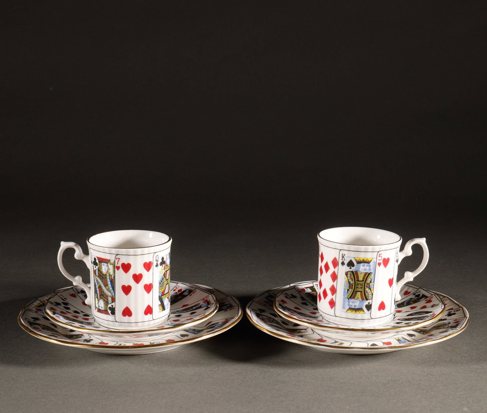 Elizabeth Bone Porcelain Poker Coffee Cup, UK: A set of six Western poker card patterned gold tea sets, with a cup height of 6cm, a large plate diameter of 16.5cm, and a total weight of 775g. The white porcelain body is delicate, with card pattern