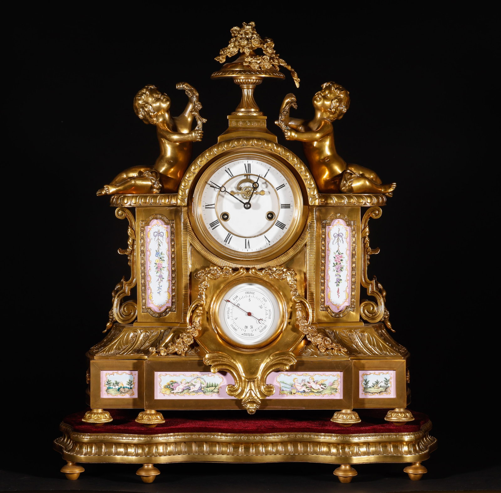 Old Tibetan European style Copper Gilded Golden Bell: The European style palace style copper gilded angel clock measures 48cm in length, 24cm in width, 60cm in height, and weighs 18568g. The entire body is gilded, with double-sided child sculptures and e