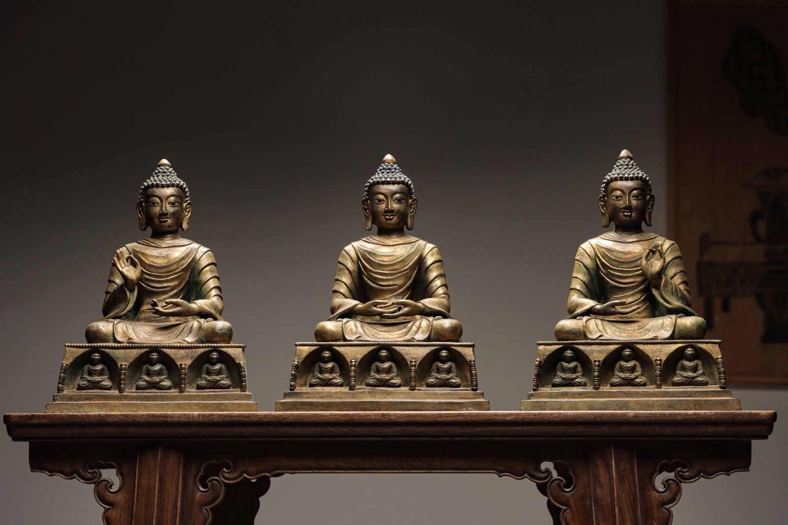 Bronze gilded statues of the Three Holy Buddhas from the Qing Dynasty: A set of bronze gilded seated statues of the Three Buddhas, each with a height of 33 centimeters. The three main Buddhas have different handprints and peaceful faces, with hollow niche style Sumeru