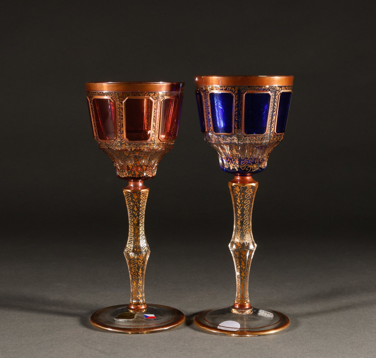 Original Bohemian Crystal Cup Pair: A pair of Western colored gold-plated crystal high footed cups, each 20cm high and 8cm in diameter, with a total weight of 500g. The red and blue windows are cut and decorated with gilded patterns, wi