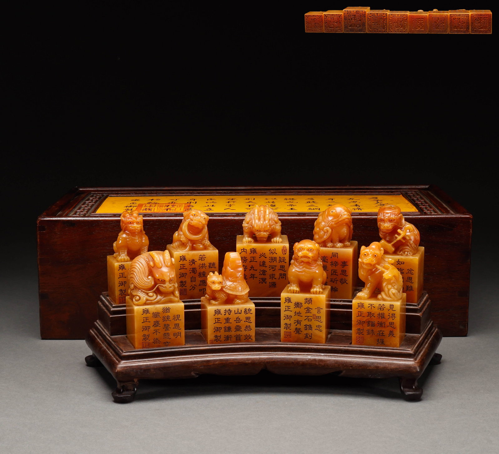 A set of Tianhuangshi beast button seals from the Qing Dynasty: Nine pieces of Tian Huangshi auspicious animal buttons with a total weight of 2850g. Multiple ancient animal seal buttons, with imperial inscriptions on the seal body, original solid wood storage box,