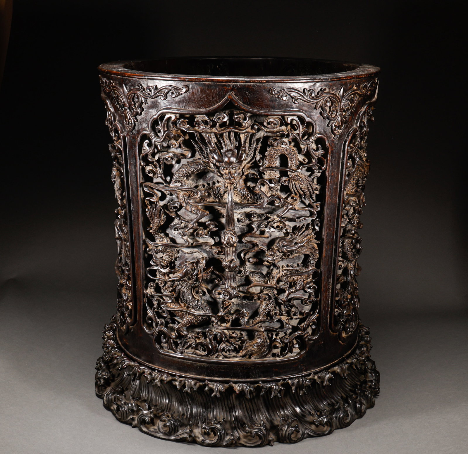 Qing Dynasty agarwood dragon pattern pen holder: Purple sandalwood hollowed out Nine Dragon Xiangyun large painting tube, size 66 ?? 53cm. Multi layer translucent carved cloud dragon pattern, carved base, finely crafted large purple sandalwood, prec