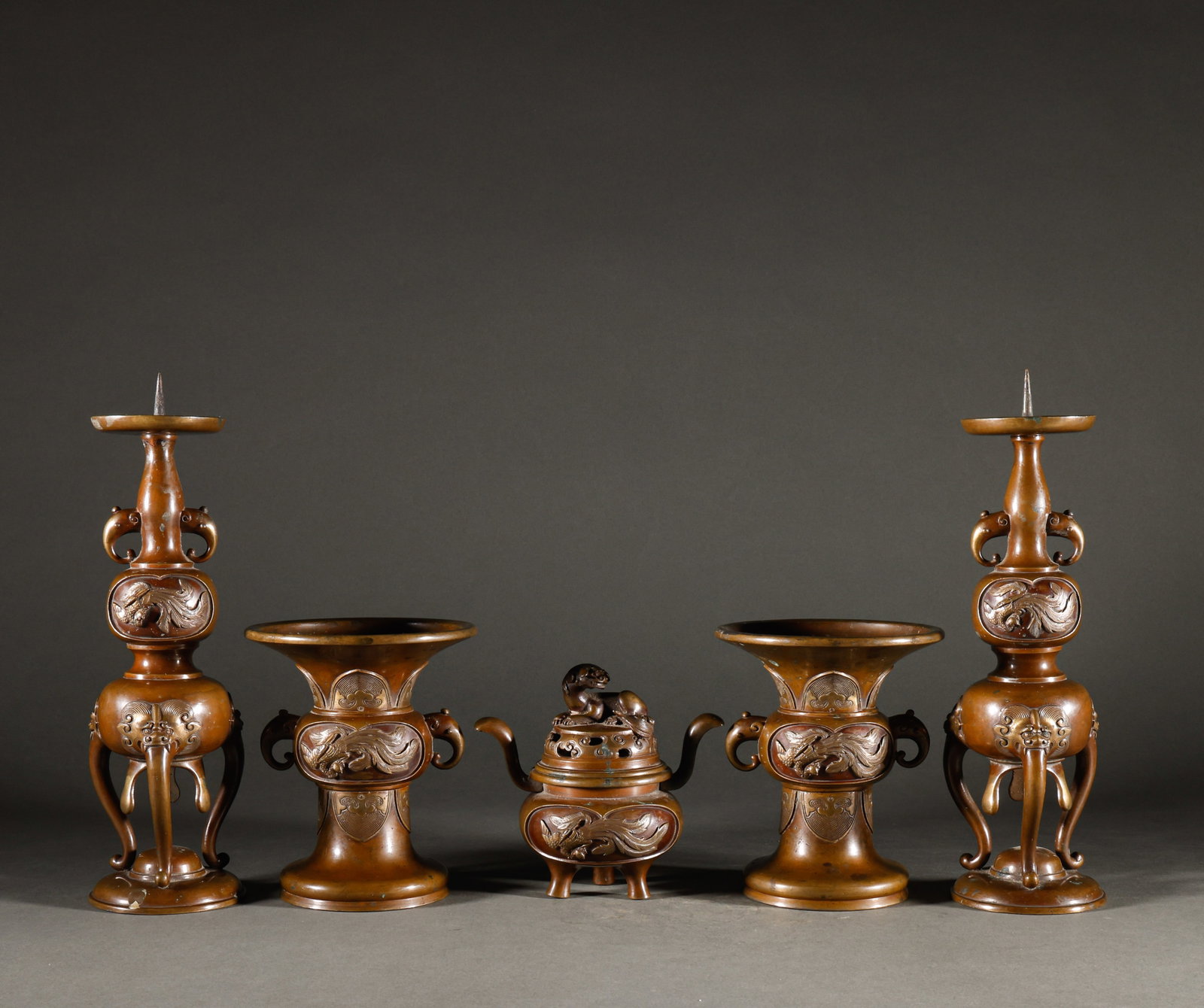 Returning Qing Dynasty copper: Copper five supply complete set of ornamentsSpecifications: Incense burner with a height of 12cm and a diameter of 12cm; flower stalk with a height of 25cm and a diameter of 7.5cm, with a total weight