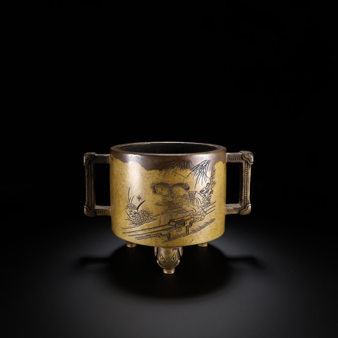 Ming Dynasty copper three legged double ear incense burner: Ming-Dynasty Bronze Censer with Three Feet and Twin Handles. Of superb material and workmanship alike, the piece stands 11 cm tall, is 16 cm wide, and weighs 2,104 g. With a composed expression and a 