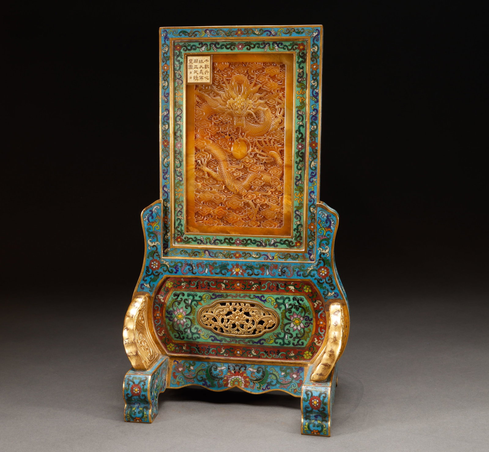 Qing Dynasty copper tire cloisonn ?? embedded in fields, yellow stone inserted into screens: Qing-Dynasty Cloisonn Table Screen Inlaid with Tianhuang Stone. Crafted with the consummate skill of a golden age, the piece stands 42 cm tall, is 25 cm wide, and weighs 4,375 g. The stone is fine in 