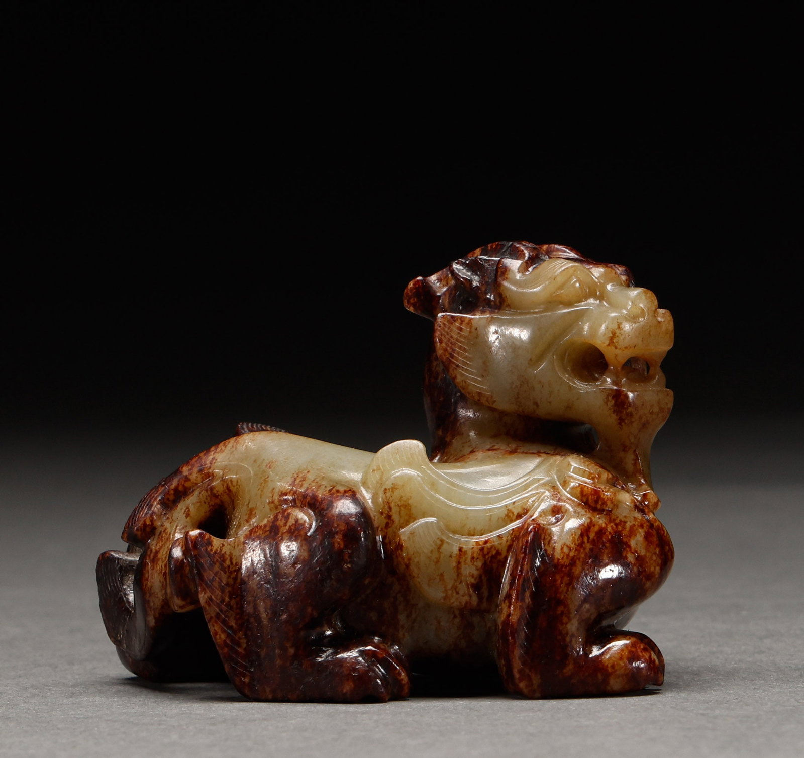 Hotan Yurui Beast before the Ming Dynasty: Pre-Ming Hetian Jade Auspicious Beast. Meticulously worked with singular artistry, the piece stands 5 cm tall, is 6 cm wide, and weighs 147 g. The material is glossy, the carving incisive and full of 