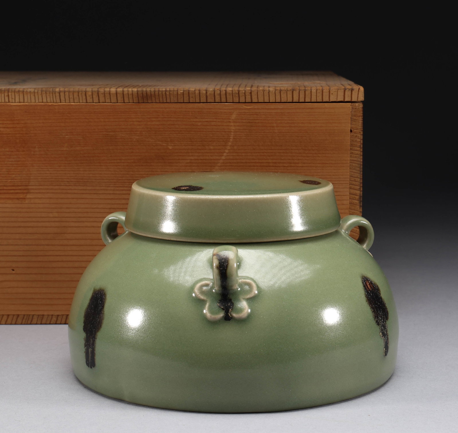 Before the Ming Dynasty, the fourth series of Longquan kiln lid jars (1 of 7)
