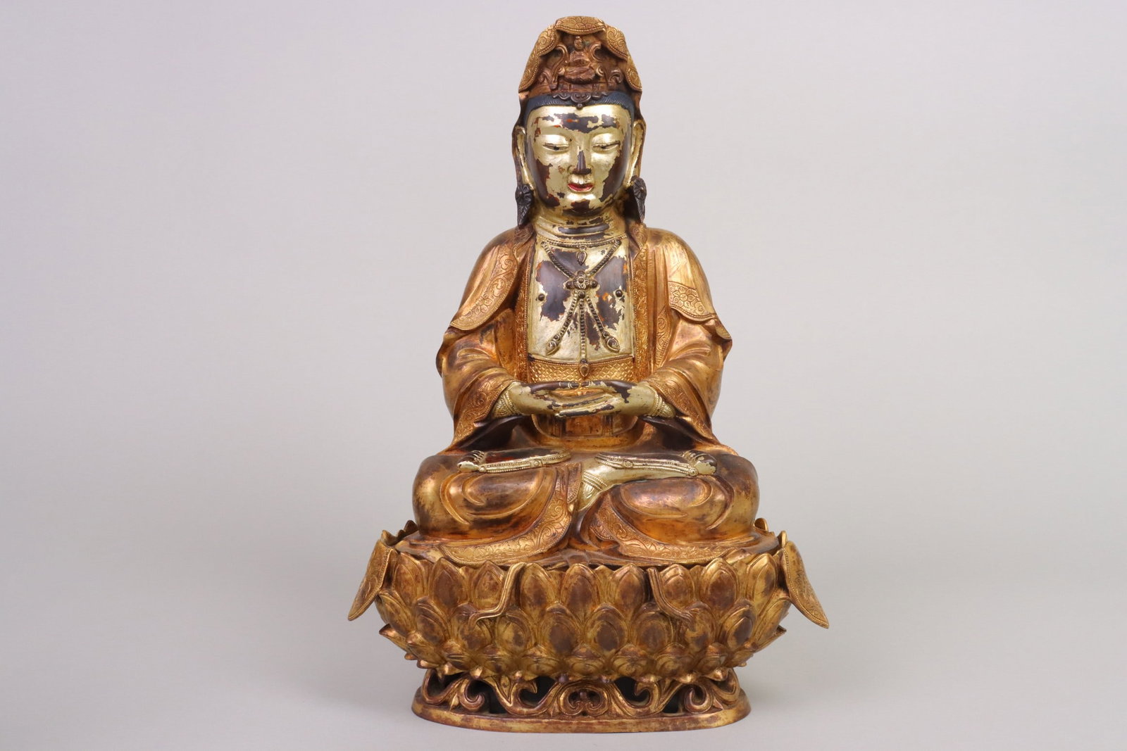 Bronze gilded statue of Guanyin sitting in the Qing Dynasty (1 of 9)