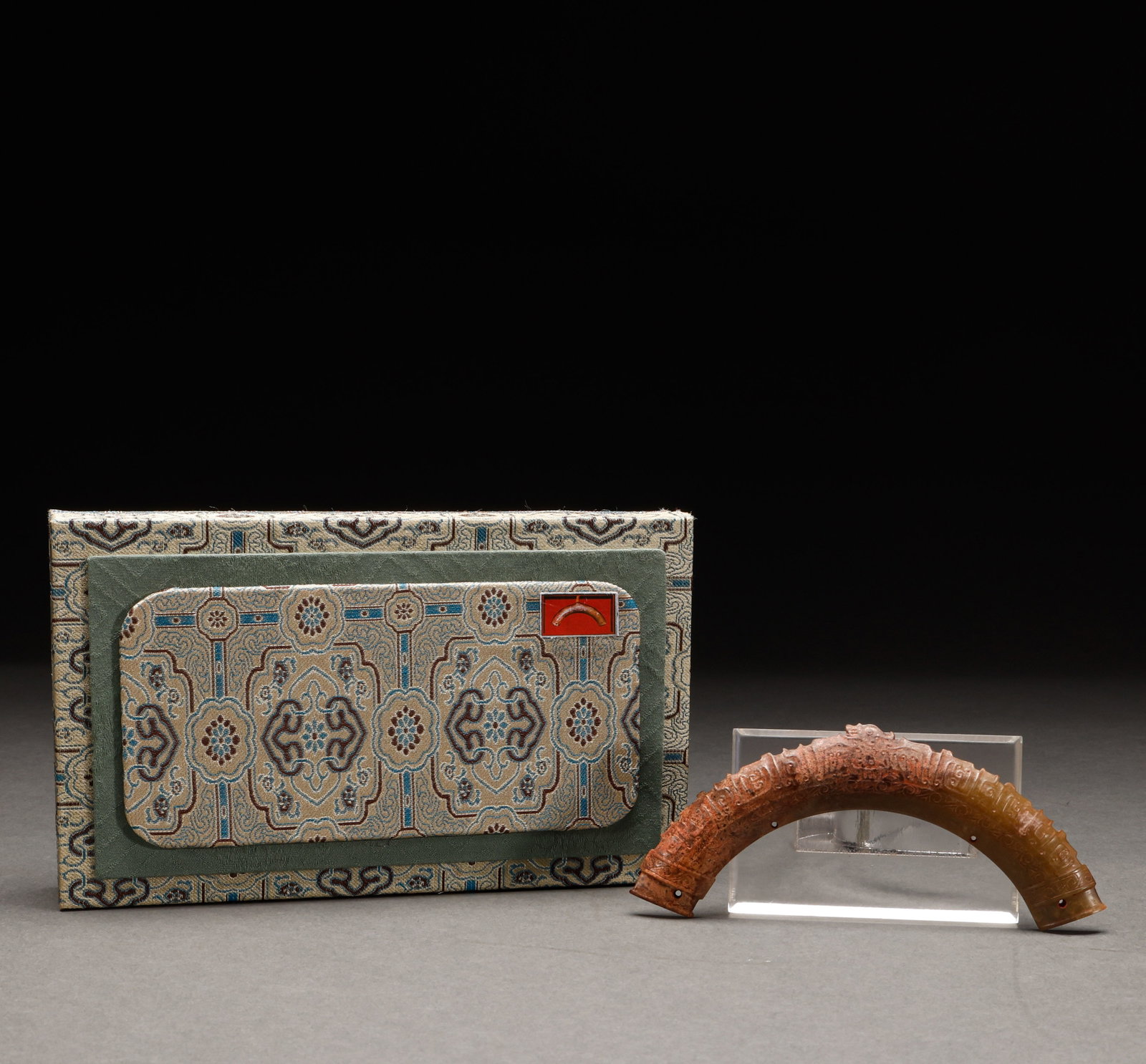 Hotan Jade accessories before the Ming Dynasty: Pre-Ming Hetian Jade Ornament. Imposing in presence and radiant with vitality, the piece stands 7 cm tall, is 14.5 cm wide, and weighs 62 g. The jade is warm and translucent with naturally mellow mark