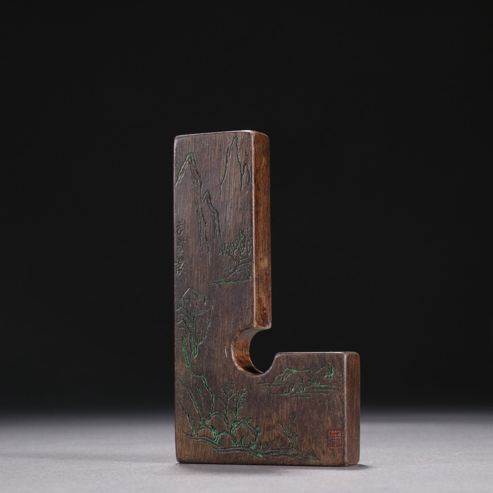 Printing Rules for Qing Dynasty Agarwood Carving Landscape Figures: Qing-Dynasty Agarwood Carved Ruler with Landscape and Figures. Crafted with the consummate skill of a golden age, the piece stands 9 cm tall, is 4.9 cm wide, and weighs 35 g. The brushwork is