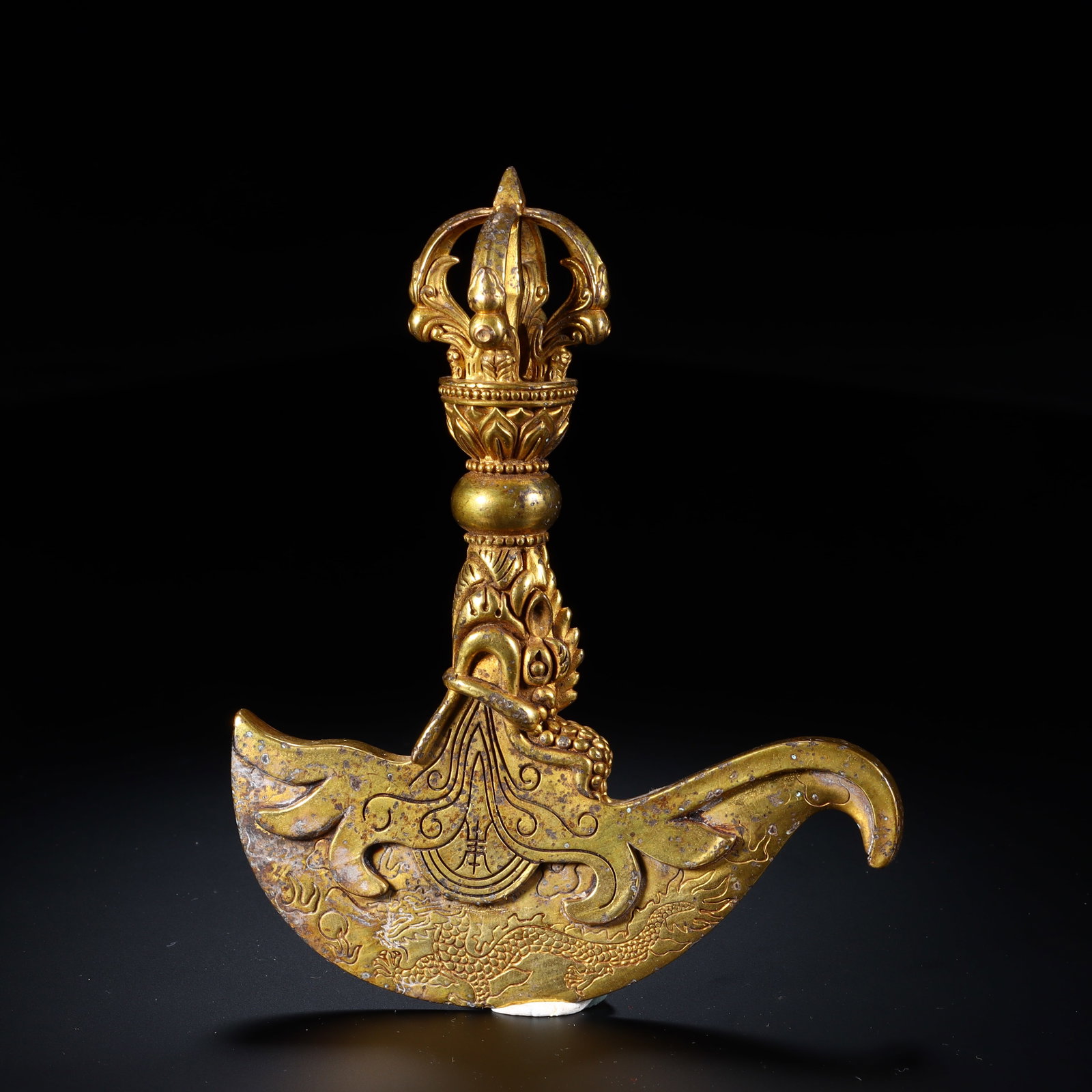 Copper gilded artifacts from the Qing Dynasty: Qing-Dynasty Gilt-Bronze Ritual Implement. Embodying a century of master craftsmanship, the piece stands 12.8 cm tall, and is 10.2 cm wide. With a composed expression and a majestic bearing, it carrie