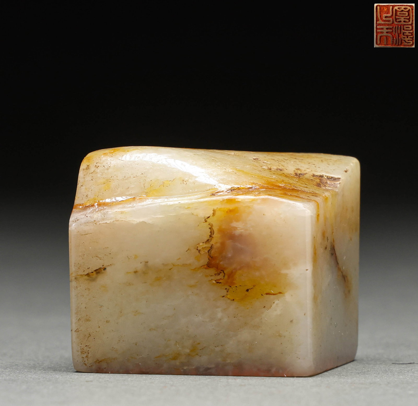 Hotan Jade Seal of Qing Dynasty: Qing-Dynasty Hetian Jade Seal. Elegant and serene, with a naturally refined bearing, the piece stands 3.8 cm tall, is 4 cm wide, and weighs 130 g. The material is glossy, the carving incisive and full