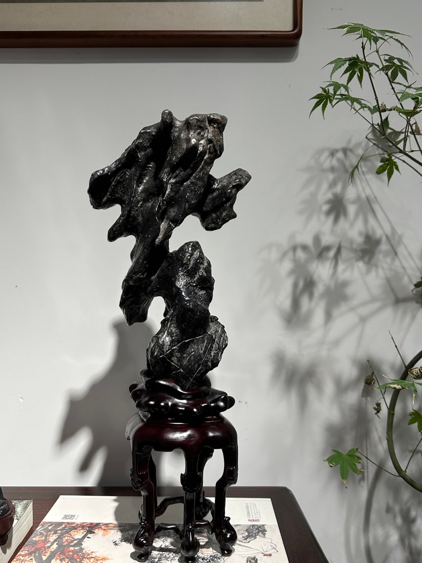 Qing Dynasty ornamental stone ornaments: Qing-Dynasty Ornamental Stone. Of superb material and workmanship alike, the piece stands 48 cm tall, and is 18 cm wide. Steady in tone and full of substance, thoughtfully arranged, a truly rare and e