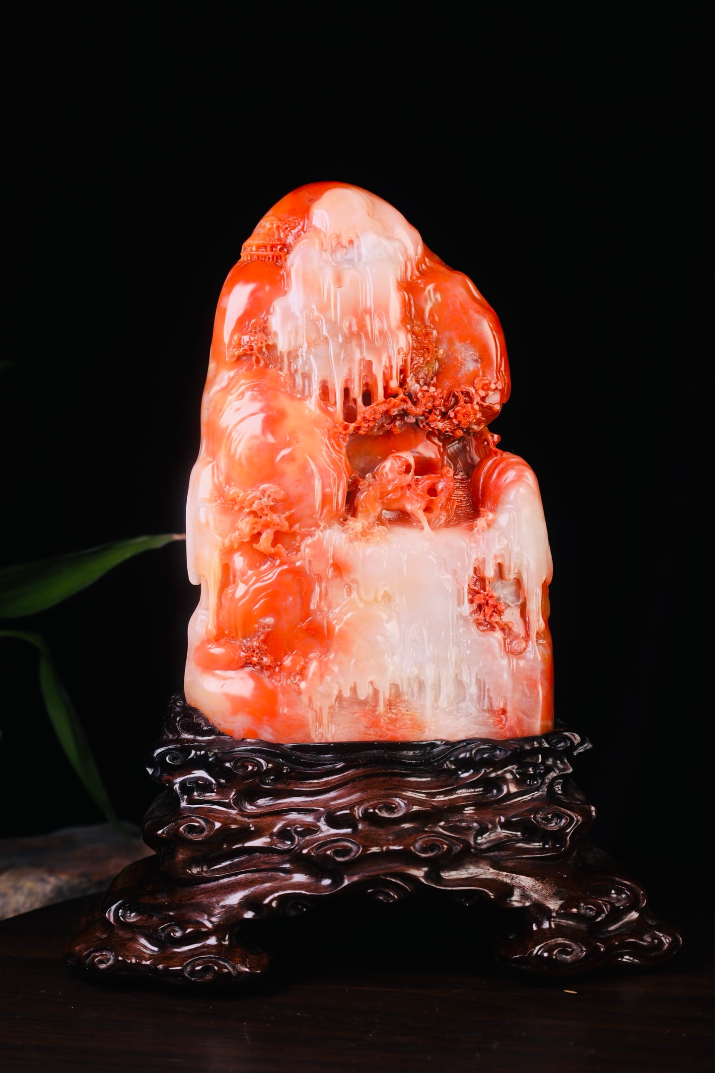 Qing Dynasty Shoushan Stone Landscape Figure Ornament: Qing-Dynasty Shoushan Stone Ornament with Landscape and Figures. Crafted with the consummate skill of a golden age, the piece stands 17.2 cm tall, is 8 cm wide, and weighs 1,431 g. The stone is fine i