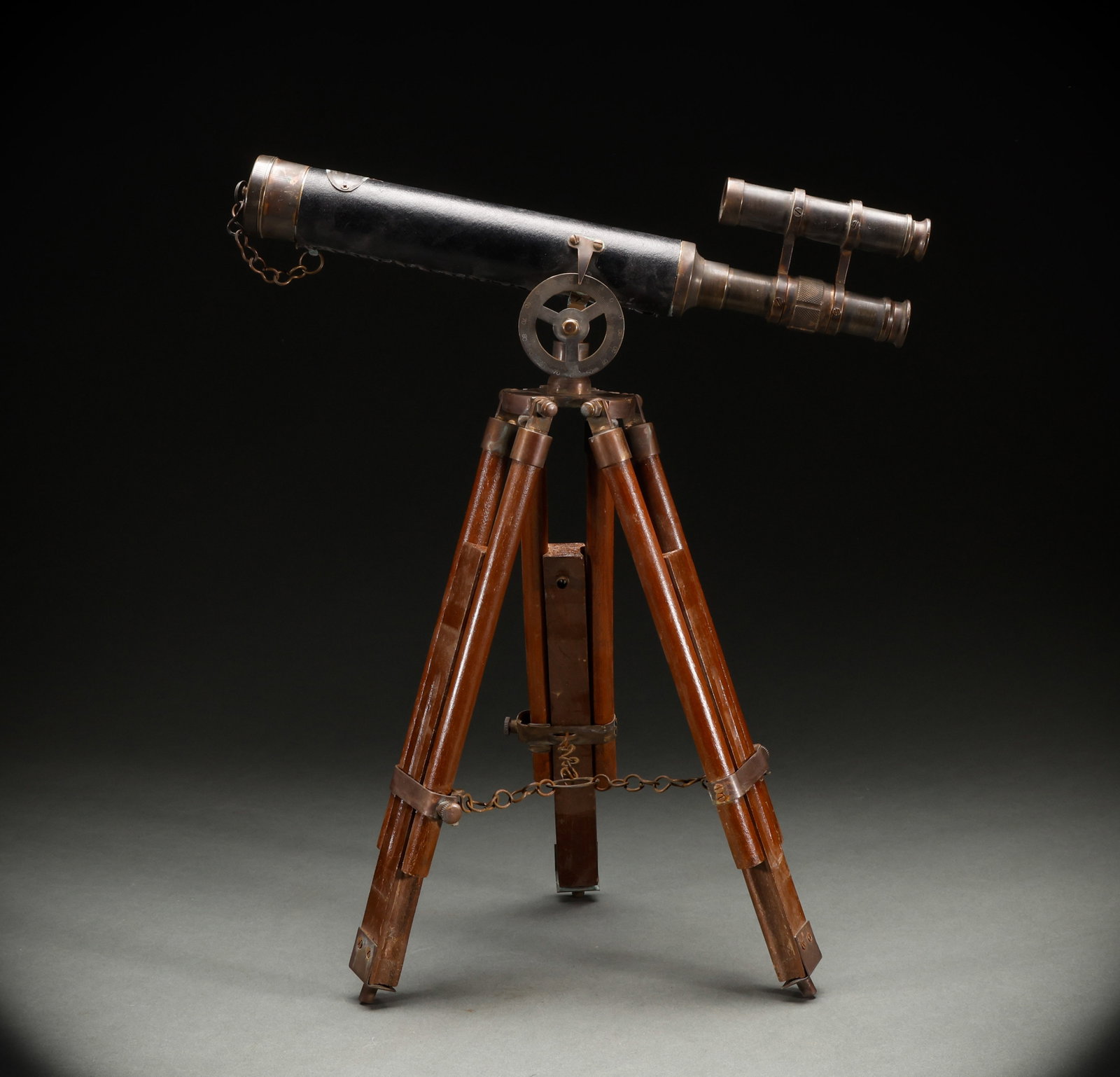 Copper telescope from the Qing Dynasty (1 of 9)