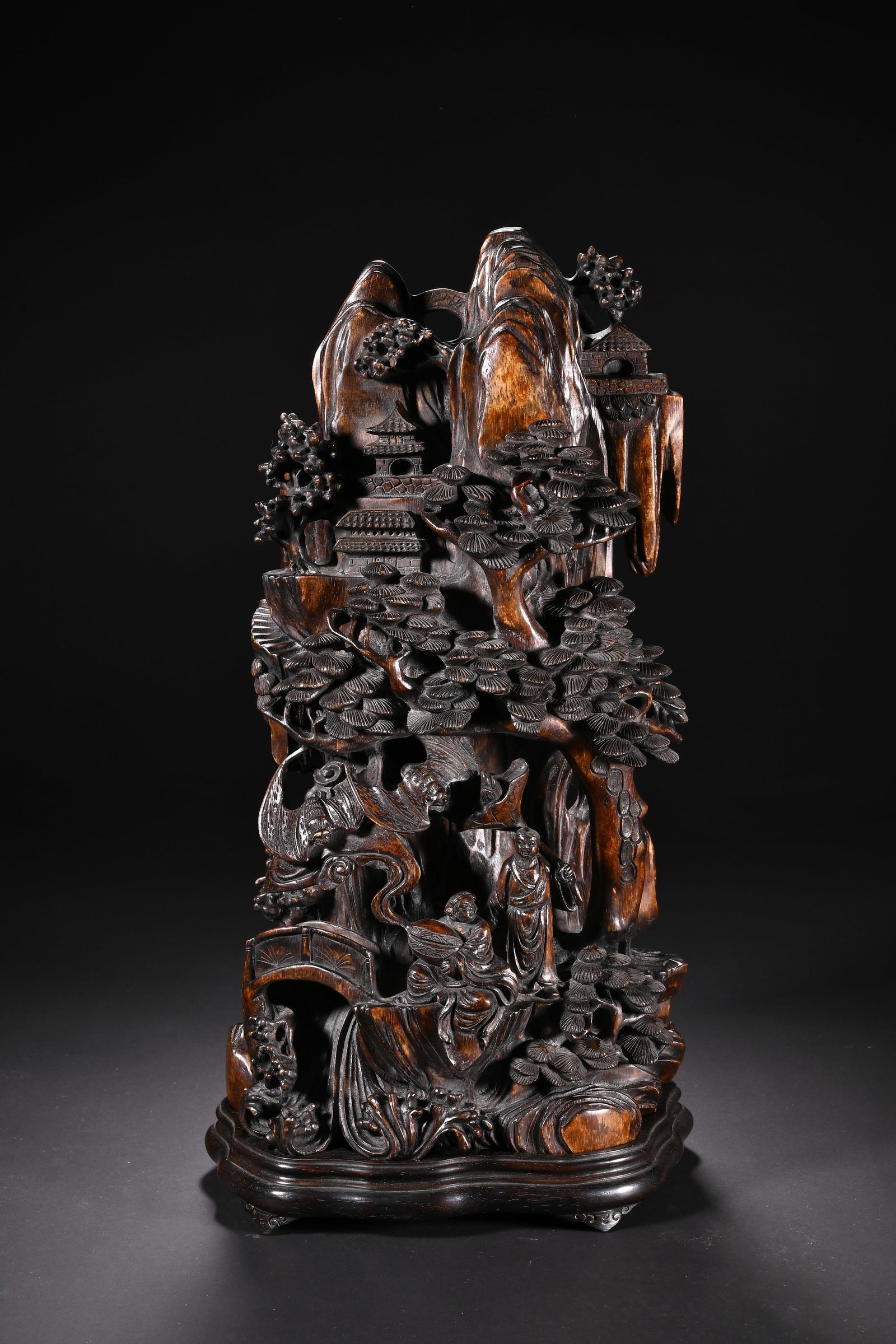 Qing Dynasty agarwood character story ornament: Qing-Dynasty Agarwood Figure Story Ornament. Splendid and dignified, bearing an air of grandeur, the piece stands 38 cm tall, and is 17.5 cm wide. The stone is fine in texture and warm in color, the c