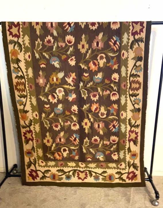 Flat Cut Floral Design Carpet (1 of 9)