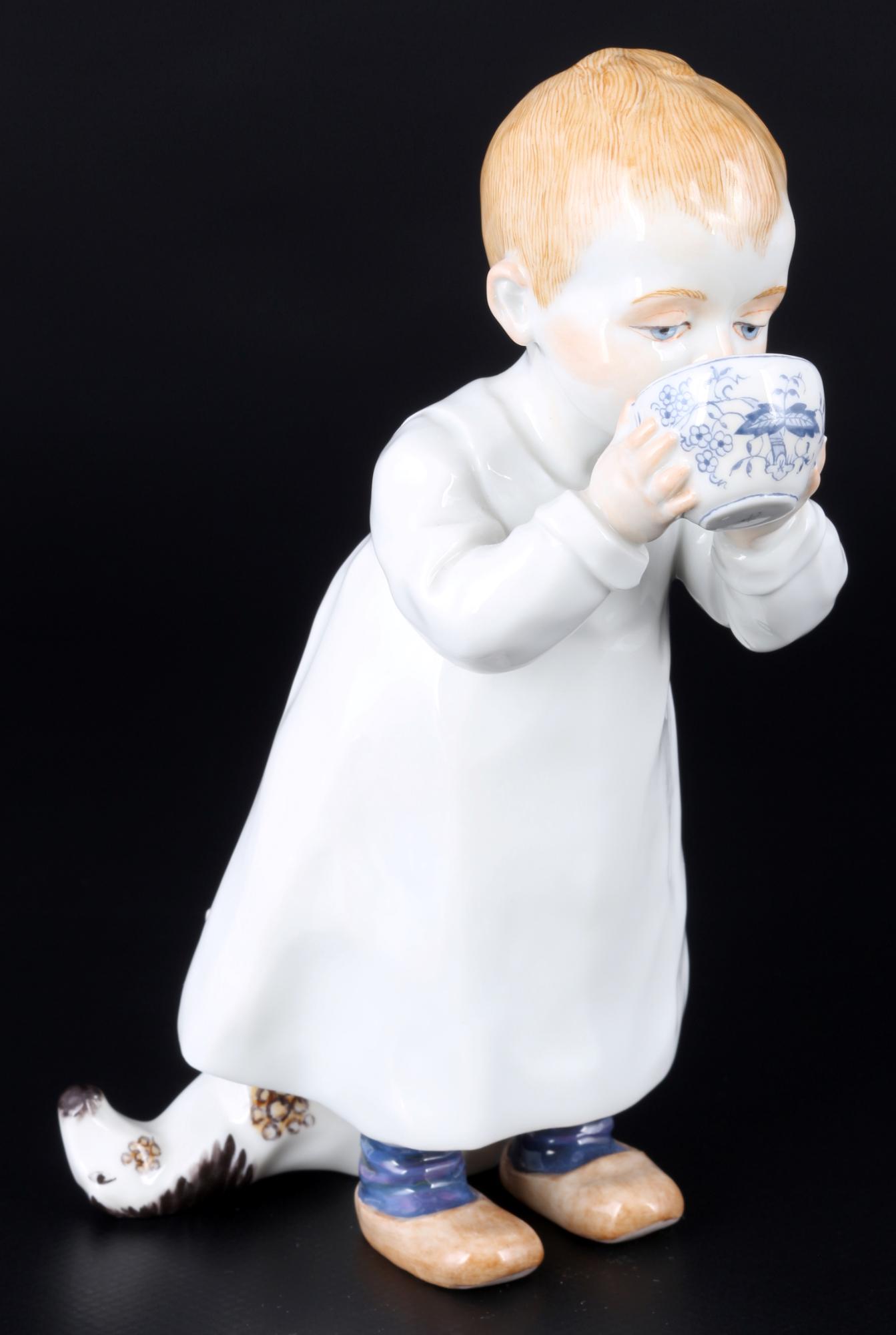 Meissen Hentschel child with cup 1st choice, Hentschelkind mit Tasse 1.Wahl,: porcelain, blue sword mark 1st choice, design by Konrad Hentschel (1872-1907), model no. 73364, child with Onion Pattern cup, H 16,5 cm x W 10 cm x D 8,5 cm