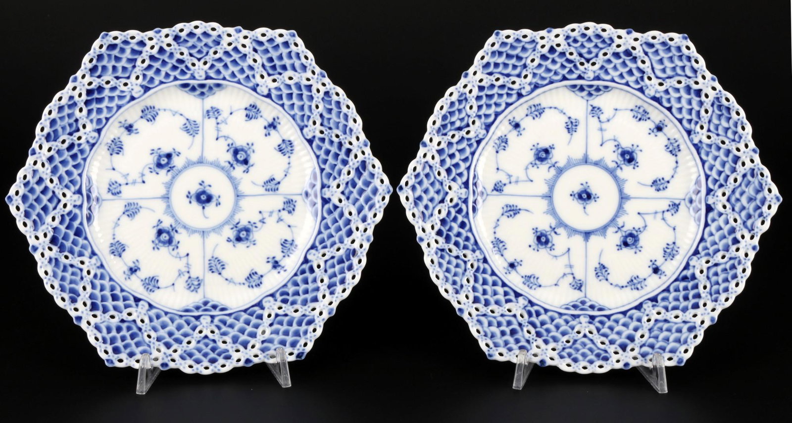 Royal Copenhagen Musselmalet Full Lace 2 dessert plates 1094 1st choice, Vollspitze Kuchenteller,: porcelain, Denmark, green company brand and blue waves, dÃ©cor Musselmalet Full Lace, model no. 1094, 2x L 21 cm x W 19.5 cm