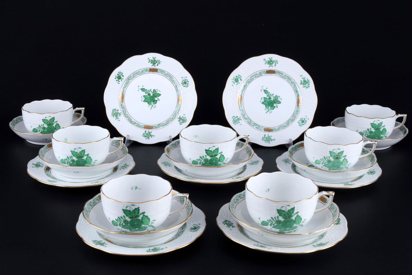Herend Apponyi Vert 7 tea cups with dessert plates, Teegedecke,: 21-piece porcelain, Hungary 20th century, blue mark, dÃ©cor Apponyi Vert, 7x tea cups #704 H 5.5 cm x D 9 cm, 7x saucers #704 D 13.5 cm, 7x dessert plates #516 1/2 D 16.5 cm
