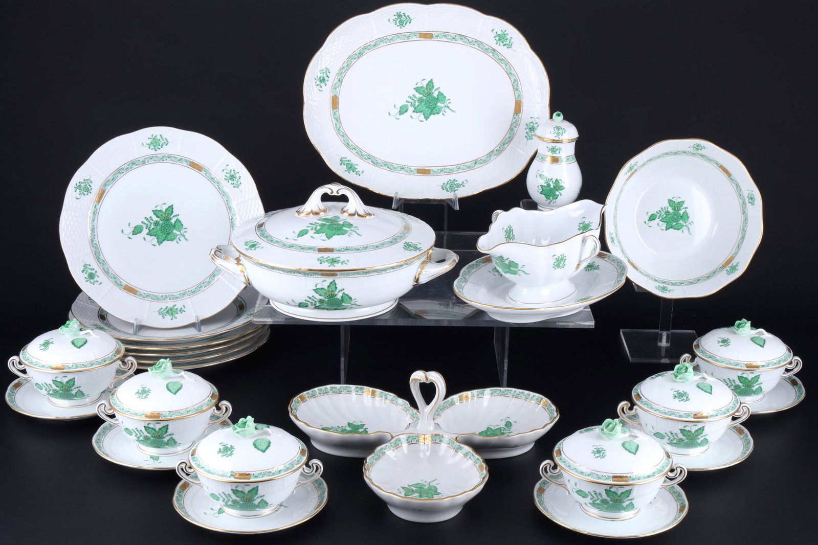 Herend Apponyi Vert dinner service for 6 persons, Speiseporzellan fÃ¼r 6 Personen,: 30-piece porcelain, Hungary 20th century, blue mark, dÃ©cor AV Apponyi Vert, 6x soup cups with lid #744 H 9.5 cm x W 14.5 cm x D 11 cm, 6x saucers #744 D 15.5 cm, 6x dinner plates #524 D 26 cm, 1x t