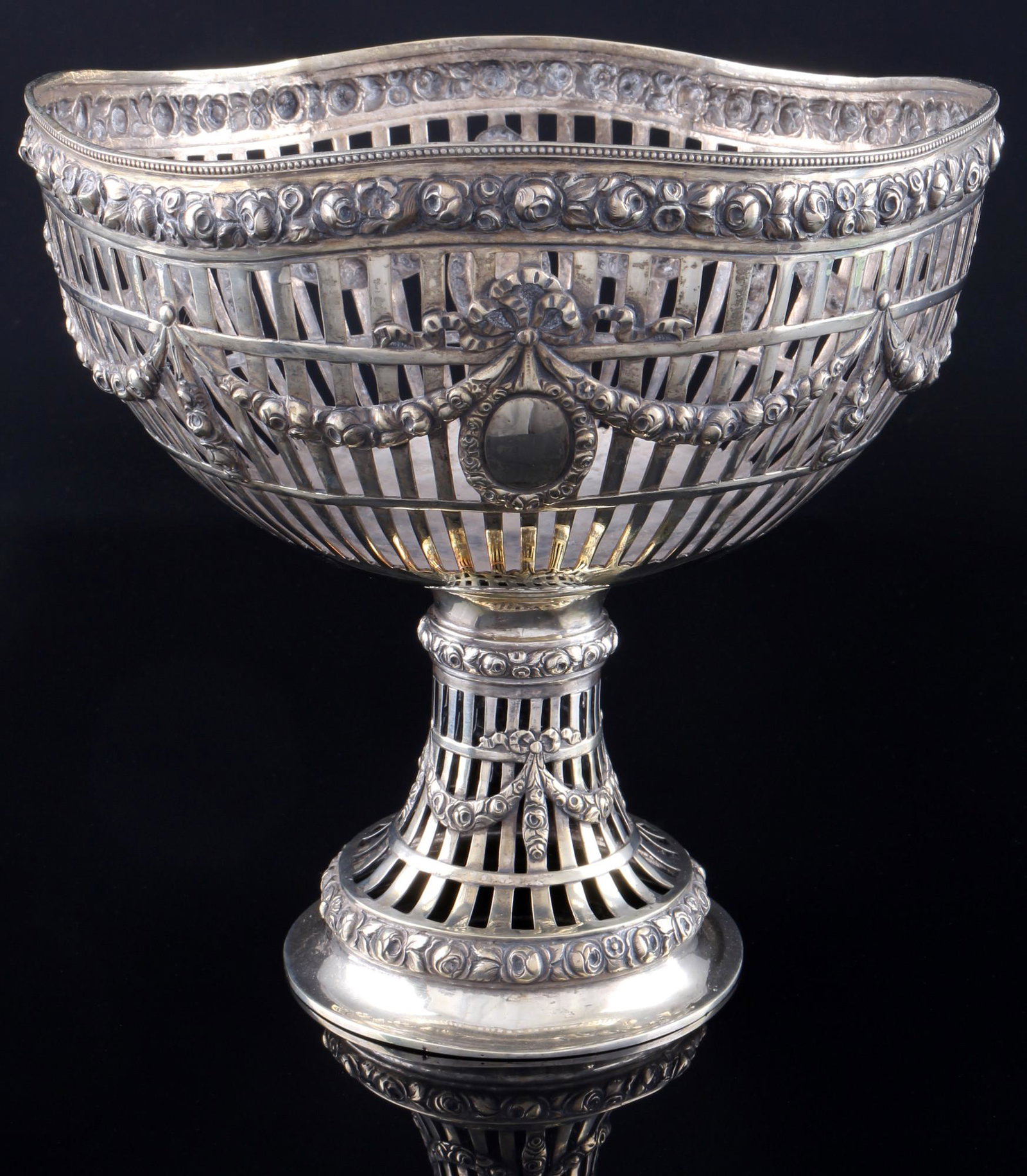 Silver large centerpiece with roses, Silber Tafelaufsatz,: silver, not stamped, dÃ©cor rose blossoms - garlands, medallions and lip with pearl edge, cutwork, H 21.5 cm x D 22 cm, weight 575 grams, bowl slightly bent