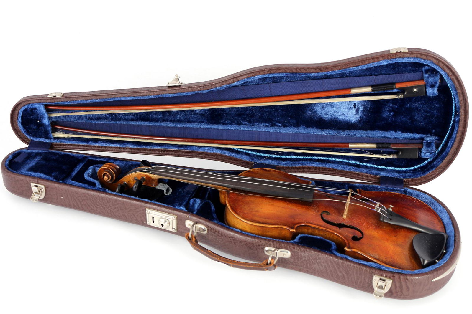 Violin 4/4 with case and 2 bows, Violine mit Koffer und 2 BÃ¶gen,: without recognizable inscription / sticky note, one-piece bottom, violin L 59 cm, 2x bows (including Arthur Thoma) L 74.5 cm, top size 19.5 cm, neck size 13.5 cm, traces of usage and age, strings dama