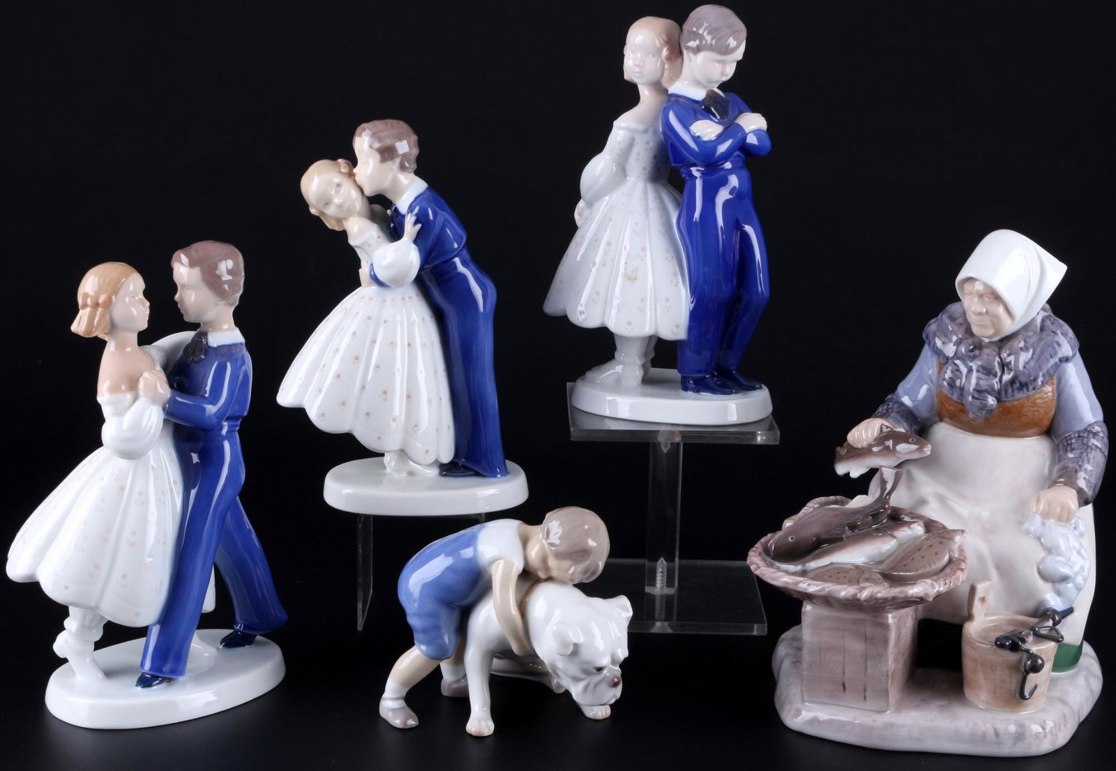 Bing und GrÃ¶ndahl 5 figures - children and fish vendor, Kinder und FischverkÃ¤uferin,: Bing und GrÃ¶ndahl 5 figures - children and fish vendor, Kinder und FischverkÃ¤uferin,porcelain, green/blue company mark, designs by Claire Weiss (1906-1997), 1x fish seller #2233 H 20.5 cm x W 15