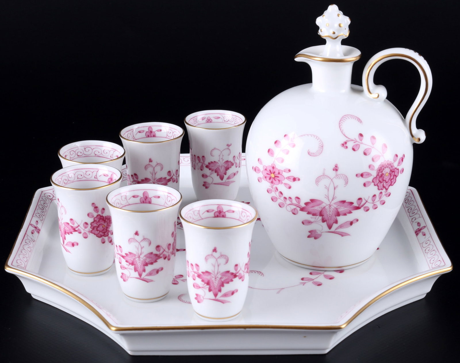 Meissen Indian Purple liquor set 1st choice, LikÃ¶rset 1.Wahl,: 8-piece porcelain, blue sword mark 1st choice, decor Indian Purple, 1x jug H 13,5 cm x D 8 cm, 1x tray W 22,5 cm x D 22 cm, 6x shot cups H 5 cm x D 3,5 cm