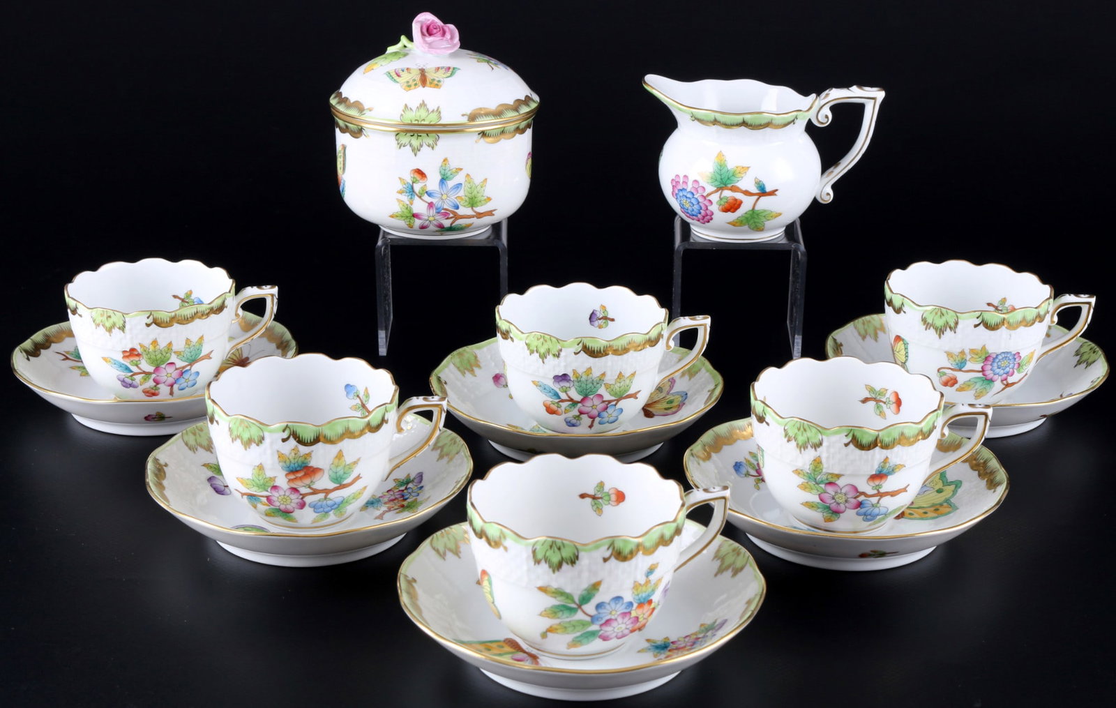Herend Queen Victoria 6 mocha coffee cups with milk pot and sugar box, Mokkatassen mit Milchkanne: 14-piece porcelain, Hungary 20th century, blue company mark, decor VBO Victoria avec Bord d'Or, 6x mocha cups #711 H 5 cm x D 6.5 cm, 6x saucers #711 D 11.5 cm, 1x milk jug #644 h 6.5 cm x D 7 cm, 1x 