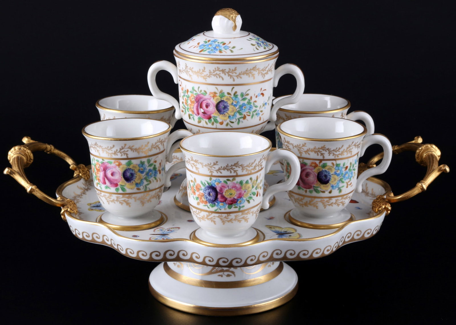 Sevres hot chocolate set, Kakaoset Menage mit 6 Tassen auf Tablett,: Porcelain and bronze, France, blue company mark, six demitasses with sugar bowl on a serving tray with bronze handles, flower bouquet with gold decoration, 6x cups H 6.5 cm x D 5.5 cm, 1x lidded pot H