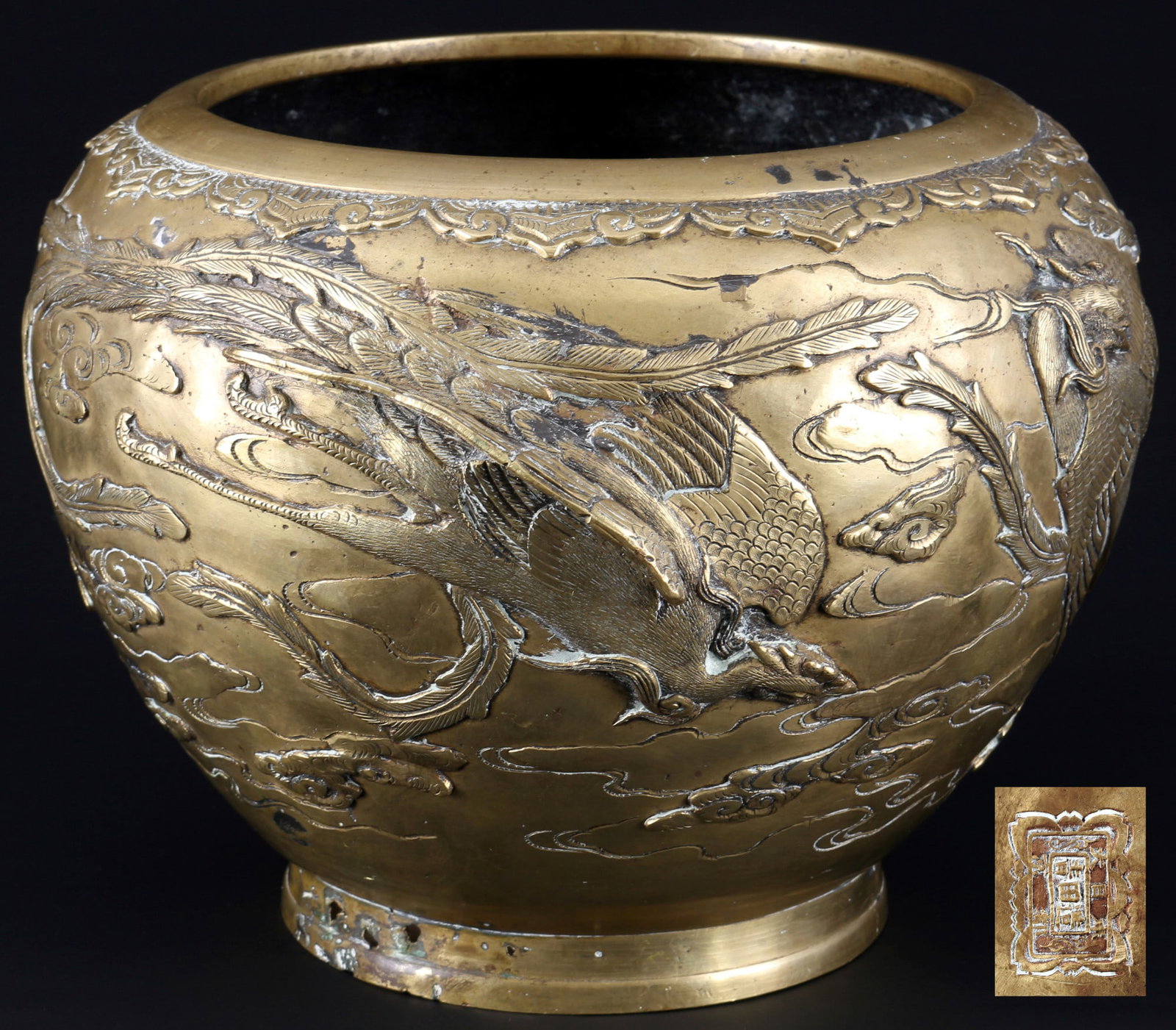 Japan large bronze phoenix incense burner Meiji period,: Bronze incense burner, Japan, Meiji period 1868-1912, engraved three phoenixes, flowing clouds, floor mark Japan Kyoto, made by Yoschida, H 21.5 cm x D 30 cm, bottom edge slightly damaged