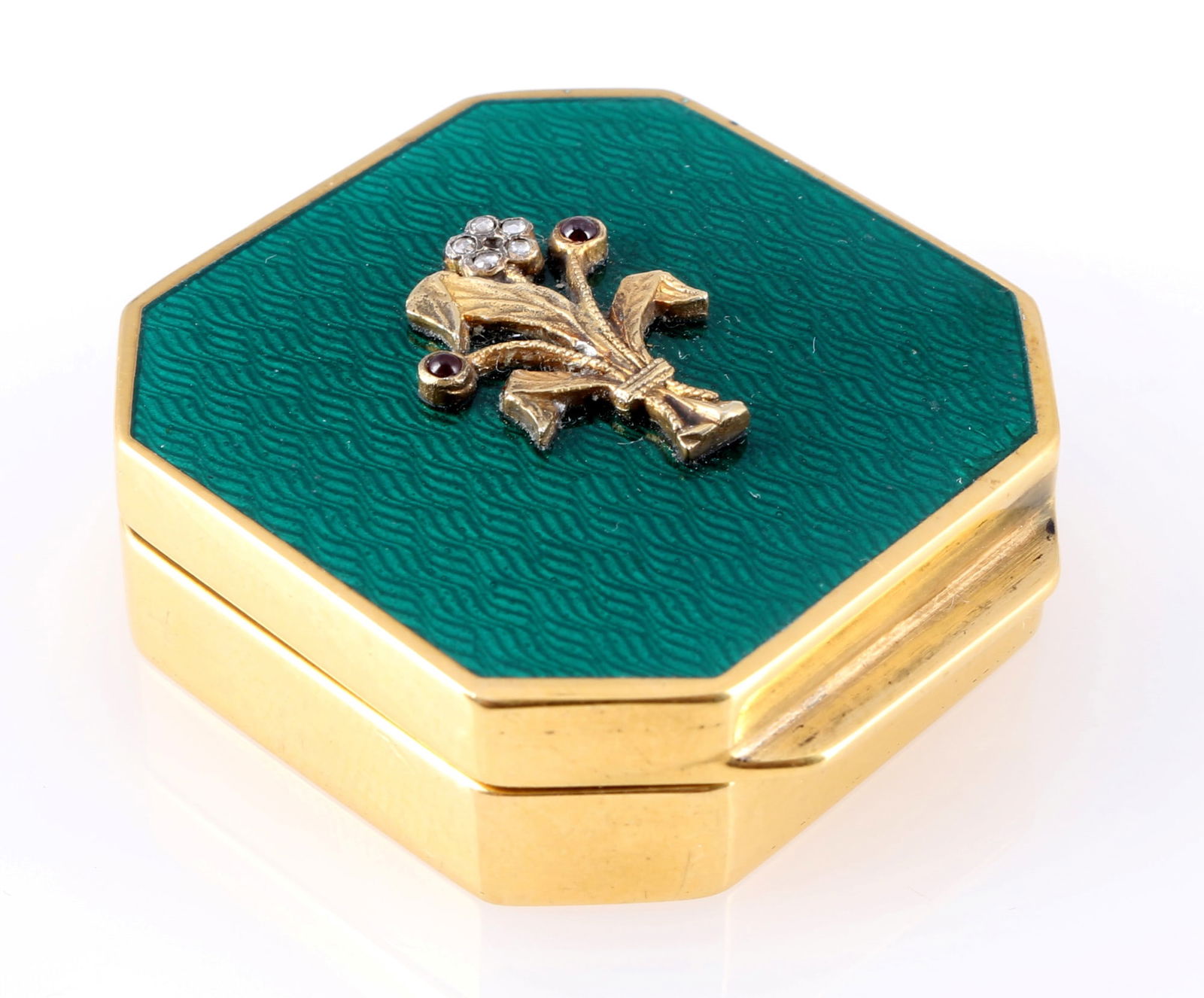 Green pill box with diamonds, silver 88 Zolotniki,: 88 Zolotniki silver (916/000), stamped 88, Russian pseudo hallmarks, silver pill box gilded inside and outside, lid decorated with a bouquet of flowers set with diamonds and may green guilloche enamel
