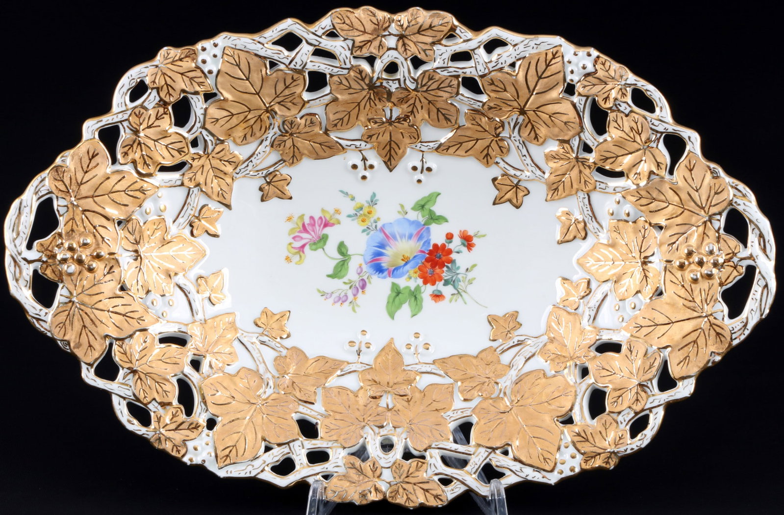 Meissen Flower Bouquet splendor bowl with vine leaves 1st choice,: porcelain, blue sword mark 1st choice, decor flower bouquet with vine leaves relief, decor number 100199, painter number 159, model number 54007, H 6 cm x L 32 cm x D 21 cm