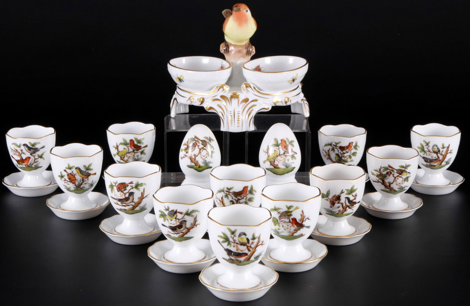 Herend Rothschild 12 egg cups with salt pepper caster and spice bowl, Eierbecher mit Streuern und: 15-piece porcelain, Hungary 20th century, blue mark, décor Rothschild, 12x egg cups #265 H 6 cm x D 5.5 cm, 2x salt/pepper caster #250/260 H 6 cm, 1x spice bowl with bird figure #257 H 11.5 cm x W 13