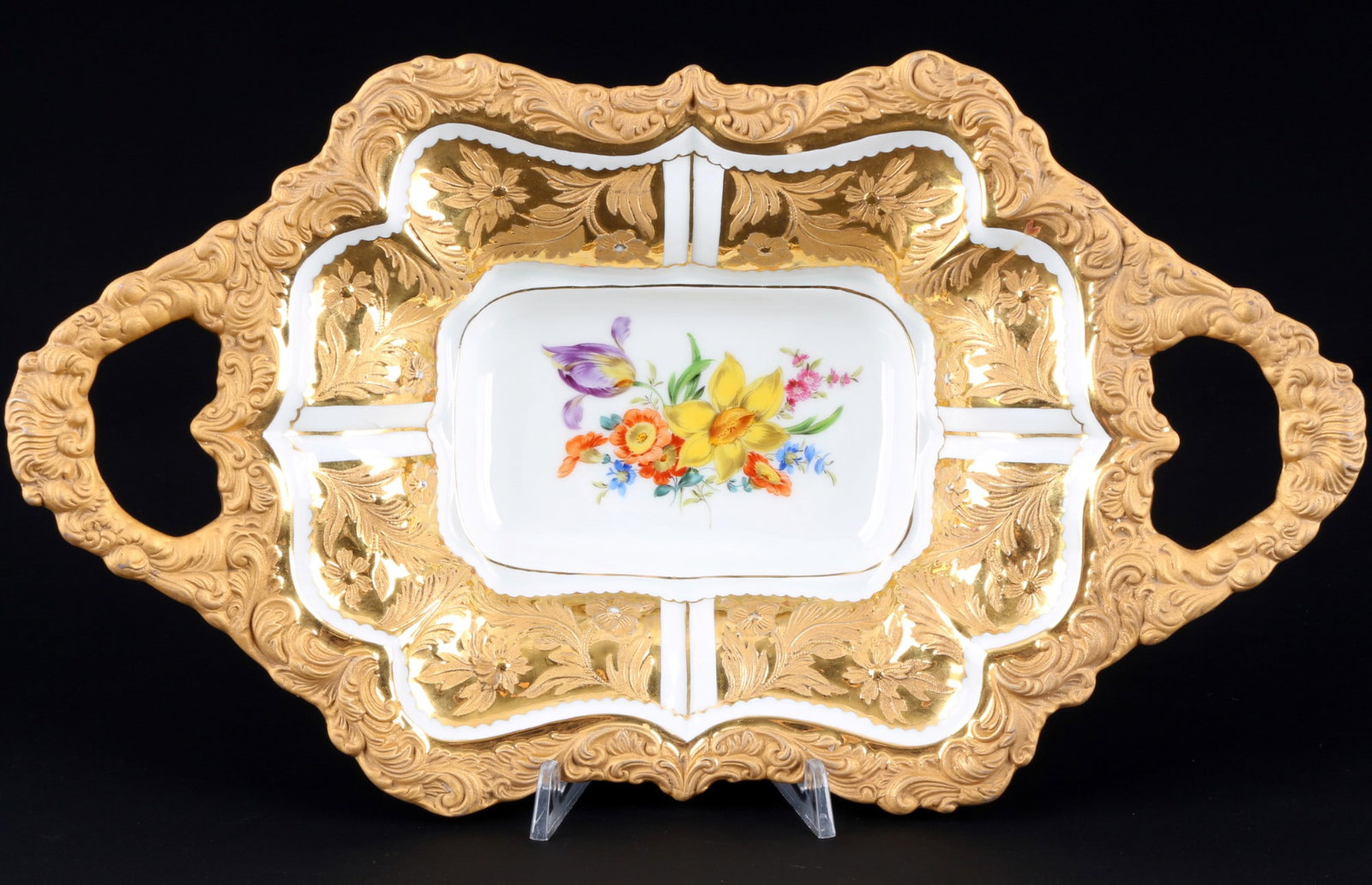 Meissen splendor handled bowl Flower Bouquet Gold,: porcelain, blue sword mark with two grinding strokes 2nd choice, decor Flower Bouquet, gilded volutes and floral relief, H 8.5 cm x L 36 cm x W 21 cm, abrasion