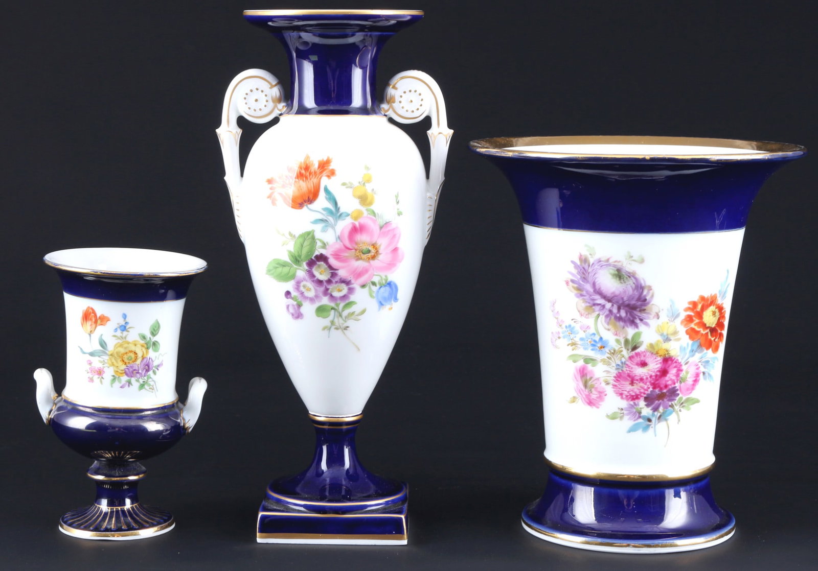 Meissen Flower Bouquet royal blue 3 splendor vases 1st choice,: porcelain, blue sword mark 1st choice, 1x knob mark 1815-1924, decor Flower Bouquet with partly royal blue ground, 1x amphora H 25.5 cm x W 12 cm x D 9 cm, 1x trumpet vase (knob mark) H 19 cm x D 16.5