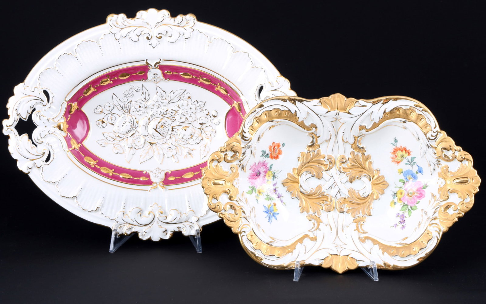 Meissen 2 splendor bowls with floral decor,: porcelain, blue sword mark 1st and 2nd choice, decor Flowers / Bouquet, 1x splendor bowl H 6.5 cm x L 30 cm x W 20 cm, 1x splendor bowl (1st choice) H 6.5 cm x L 36.5 cm x W 28 cm, slight gold abrasio
